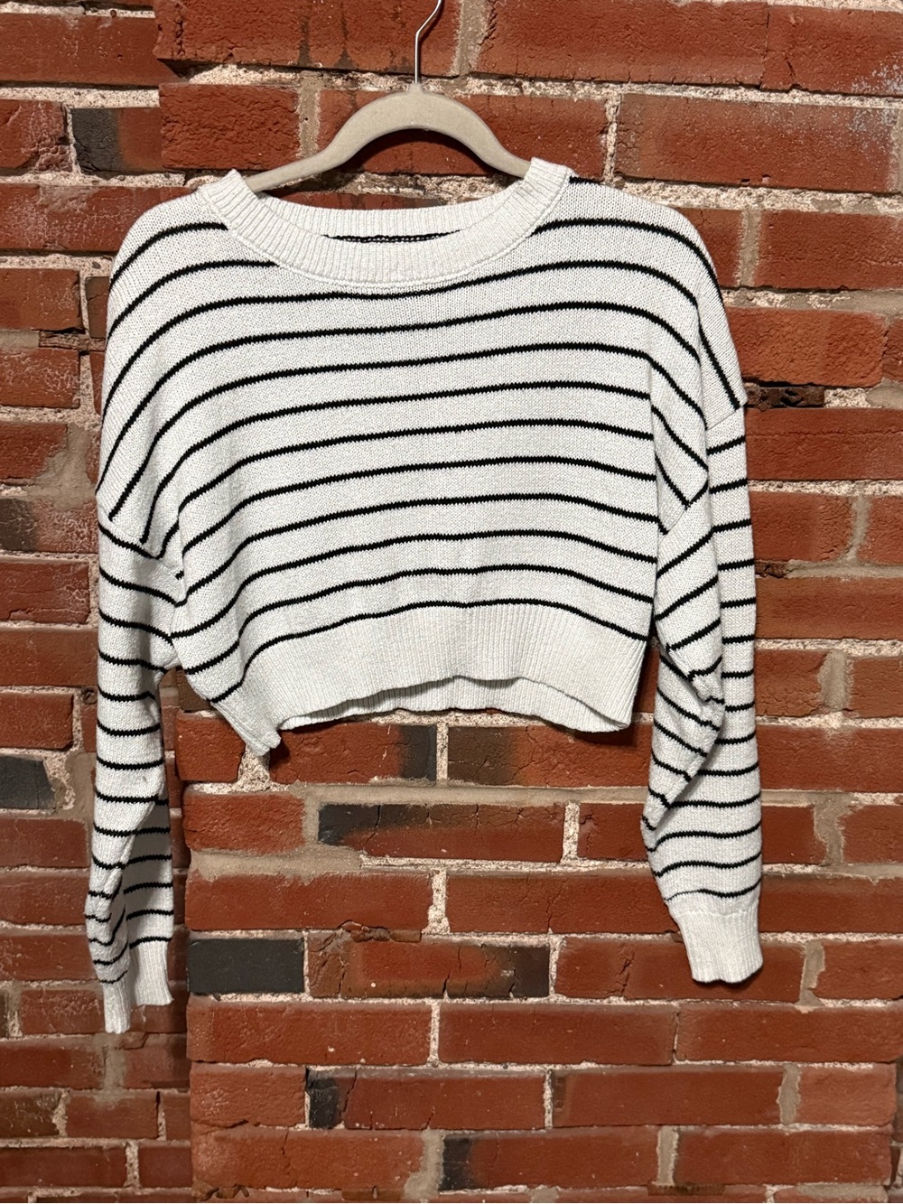 Striped Cropped Knit Sweater - White & Black